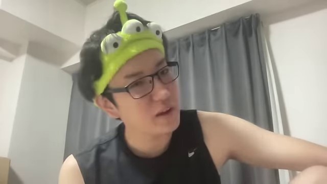 みつおがカメラの前で今後の配信やゲームについて話している画面
