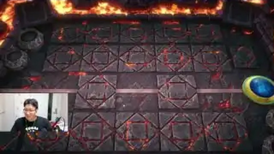 炎をまとったデュエルフィールドで対戦が始まる画面