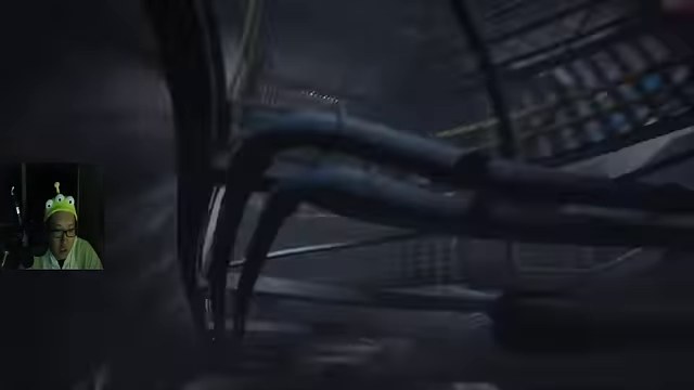 OUTLAST終盤の室内で黒い管のようなものが視界を横切る画面