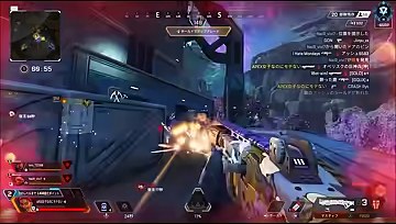 APEXショートの20秒、赤いダメージ表示のなかでゆうちびさんが銃を撃つ場面