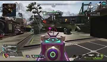 APEXの地上で武器の照準越しに正面の敵を追う場面