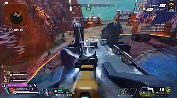 APEXの屋外の通路へ銃の照準を向ける場面